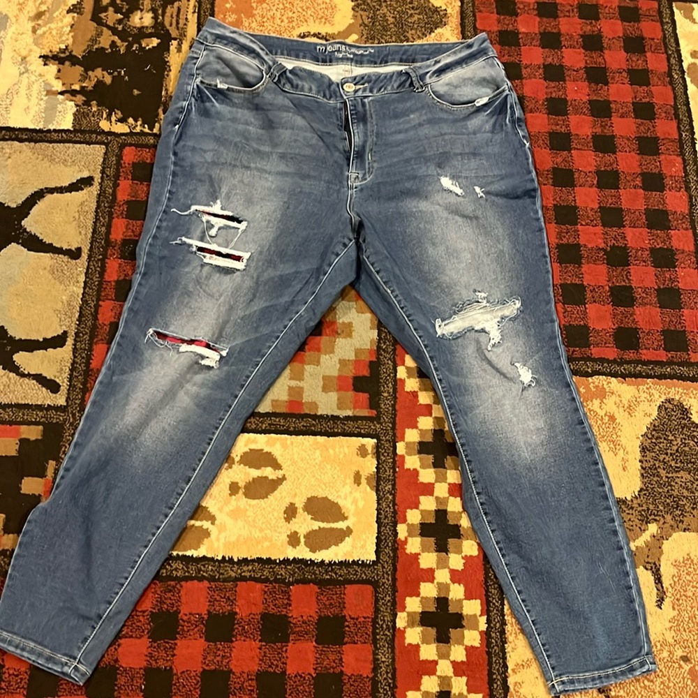 Womens Maurice’s distressed jeans